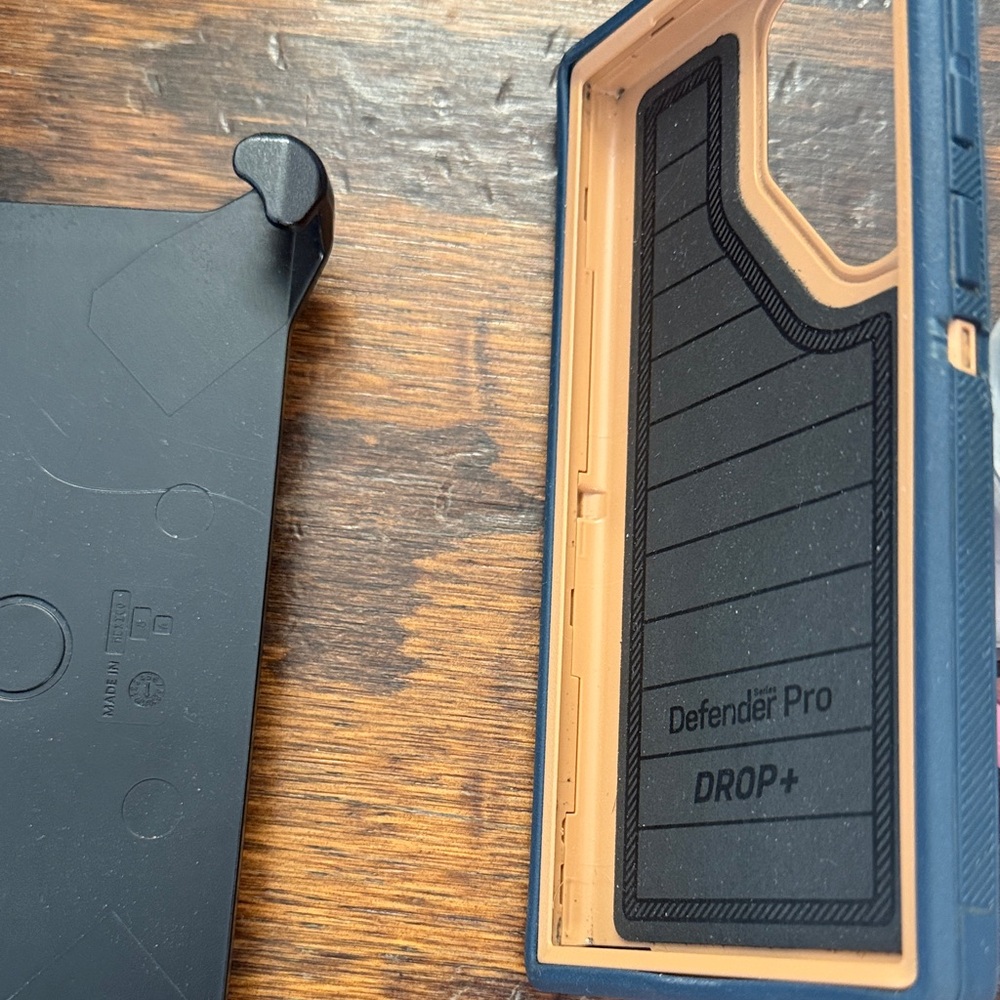 S24 Ultra OtterBox Navy Blue Phone Case with Tan Accent with Clip - Picture 3 of 5